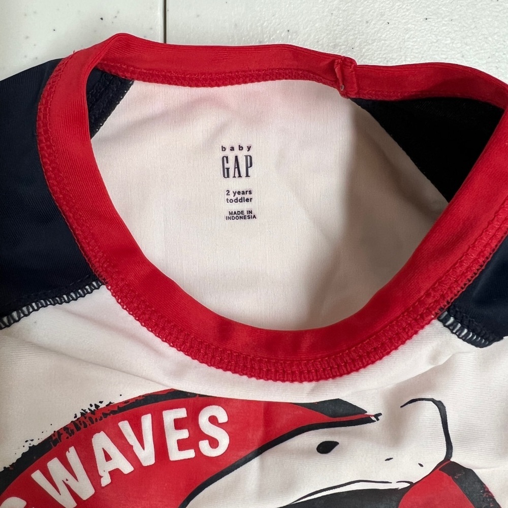 GAP Toddler Rash Guard 2T - Picture 2 of 2